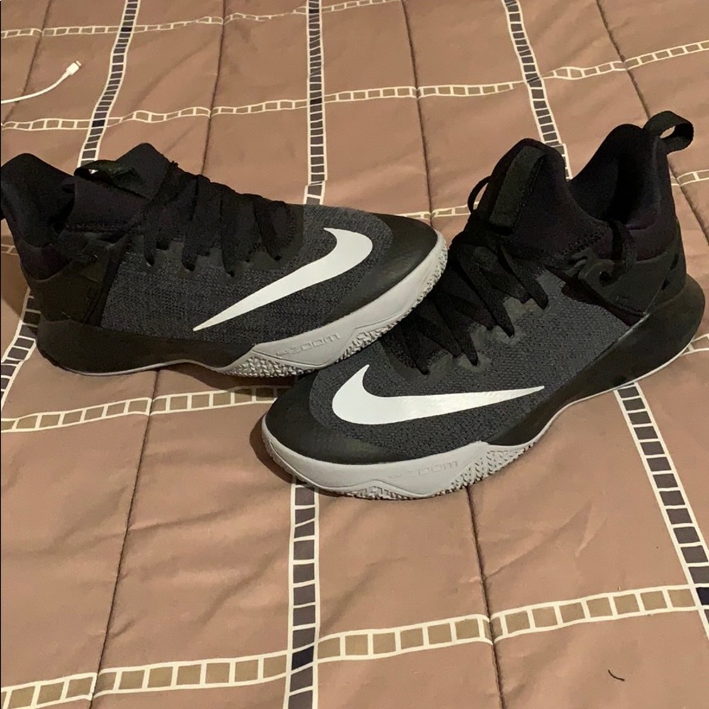 Men’s Black Nike Zoom Basketball Shoes Size 10.5
